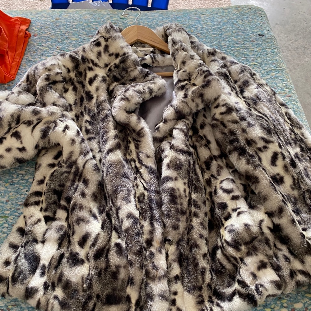 WHITE H BLACK MARKET leopard print faux fur coat